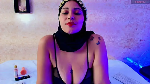 hafsa ali online show from December 5, 12:37 pm