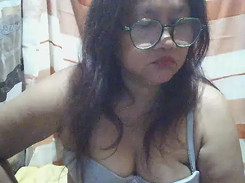 Snapshot of fireflower70 chatting on February 21, 12:18 pm fireflower70 online show from February 21, 12:18 pm