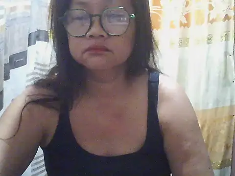 Snapshot of fireflower70 chatting on June 4, 4:11 pm fireflower70 online show from June 4, 4:11 pm