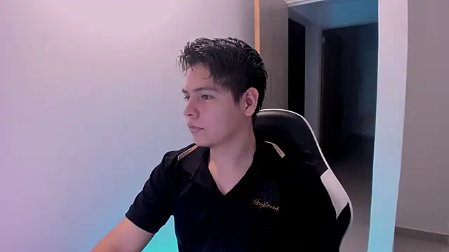 Snapshot of Asta_YunoXXX chatting on June 5, 12:59 am Asta YunoXXX online show from June 5, 12:59 am