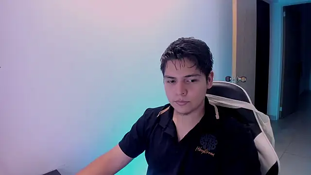 Snapshot of Asta_YunoXXX chatting on June 10, 4:46 am Asta YunoXXX online show from June 10, 4:46 am