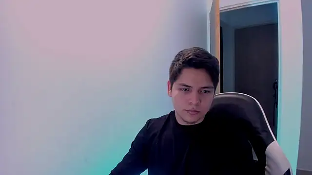 Snapshot of Asta_YunoXXX chatting on June 4, 10:31 am Asta YunoXXX online show from June 4, 10:31 am