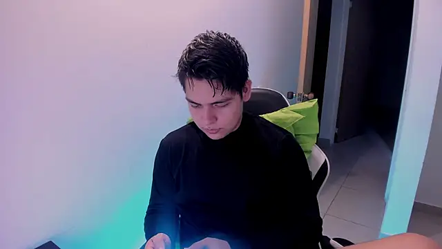 Snapshot of Asta_YunoXXX chatting on June 2, 12:10 am Asta YunoXXX online show from June 2, 12:10 am