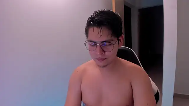 Snapshot of Asta_YunoXXX chatting on June 13, 10:35 am Asta YunoXXX online show from June 13, 10:35 am