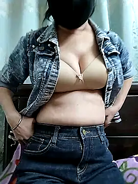 Queencandy736 online show from January 13, 7:45 am