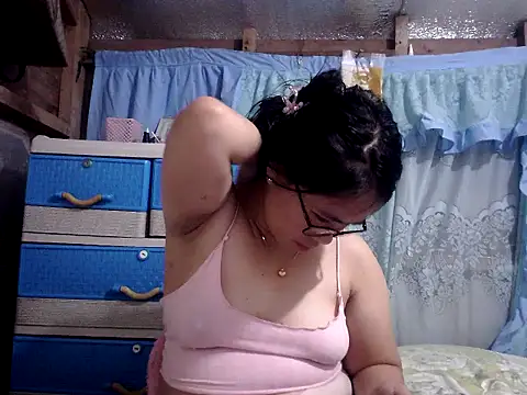 Snapshot of xxdreamgirl69 chatting on June 15, 11:59 pm xxdreamgirl69 online show from June 15, 11:59 pm