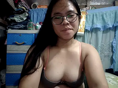 Snapshot of xxdreamgirl69 chatting on June 9, 2:01 am xxdreamgirl69 online show from June 9, 2:01 am