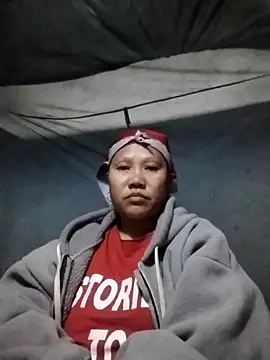 Snapshot of LeoPet2x chatting on December 19, 10:50 am LeoPet2x online show from December 19, 10:50 am