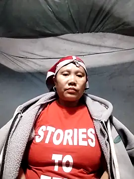 Snapshot of LeoPet2x chatting on December 17, 10:20 am LeoPet2x online show from December 17, 10:20 am