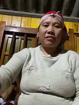 Snapshot of LeoPet2x chatting on December 5, 1:43 pm LeoPet2x online show from December 5, 1:43 pm