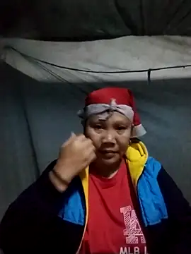 Snapshot of LeoPet2x chatting on December 19, 10:56 pm LeoPet2x online show from December 19, 10:56 pm