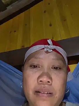 Snapshot of LeoPet2x chatting on December 5, 1:38 am LeoPet2x online show from December 5, 1:38 am