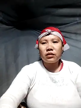 Snapshot of LeoPet2x chatting on December 21, 11:27 pm LeoPet2x online show from December 21, 11:27 pm