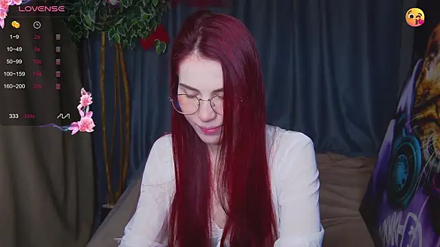 Emily Kente online show from December 18, 1:11 am