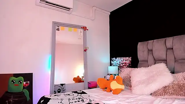 Snapshot of MeganFooster chatting on February 20, 6:26 am MeganFooster online show from February 20, 6:26 am