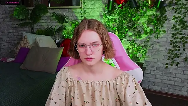 Mia Mooore online show from February 15, 1:32 pm