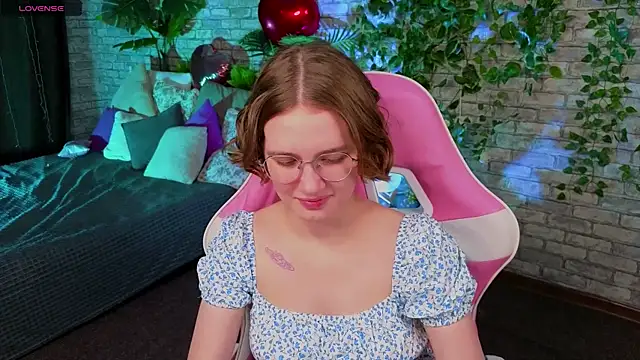 Mia Mooore online show from February 12, 1:22 pm