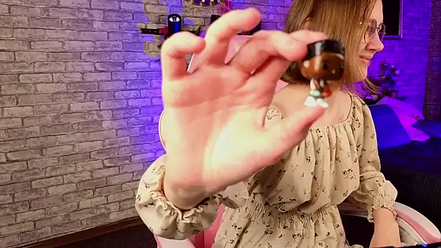 Snapshot of Mia_Mooore chatting on December 5, 1:53 pm Mia Mooore online show from December 5, 1:53 pm