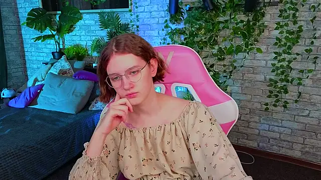 Mia Mooore online show from February 24, 1:12 pm