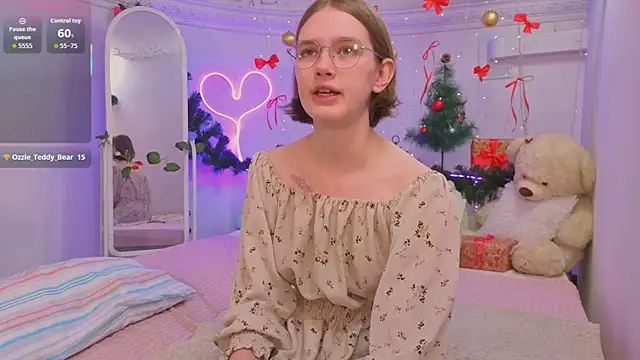 Snapshot of Mia_Mooore chatting on January 7, 1:49 pm Mia Mooore online show from January 7, 1:49 pm