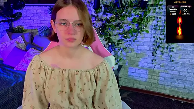 Mia Mooore online show from January 18, 1:36 pm