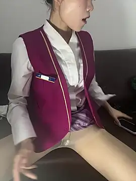 Snapshot of youyou-baby999 chatting on February 23, 1:18 am youyou-baby999 online show from February 23, 1:18 am