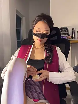 Snapshot of youyou-baby999 chatting on February 9, 3:59 am youyou-baby999 online show from February 9, 3:59 am