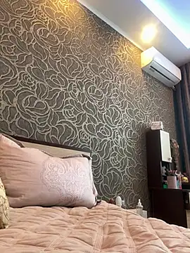 Sweet little gir online show from March 4, 8:00 am