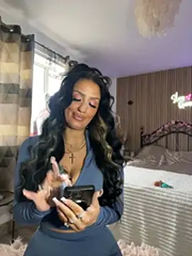 Lolaxox  online show from February 10, 11:20 am