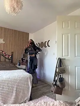 Lolaxox  online show from March 21, 4:00 pm