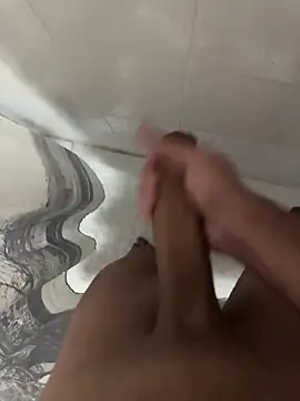 Snapshot of Davisuarez chatting on February 3, 7:19 pm Davisuarez online show from February 3, 7:19 pm