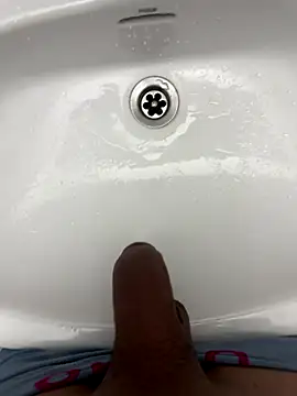 Snapshot of Davisuarez chatting on December 22, 1:06 am Davisuarez online show from December 22, 1:06 am