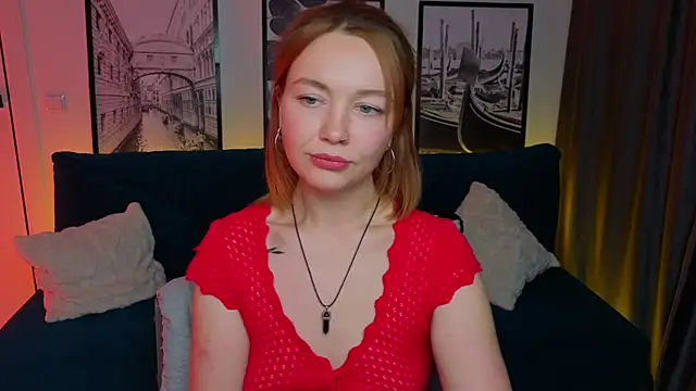 Snapshot of PaigeHalliwell_ chatting on November 28, 4:18 pm PaigeHalliwell online show from November 28, 4:18 pm