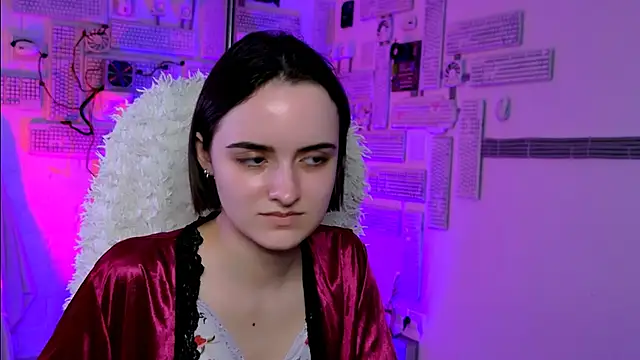 KateWillows online show from March 27, 8:26 am