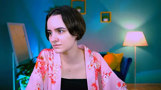 KateWillows online show from December 4, 4:11 am