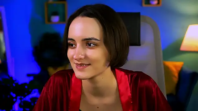 KateWillows online show from February 3, 8:08 am