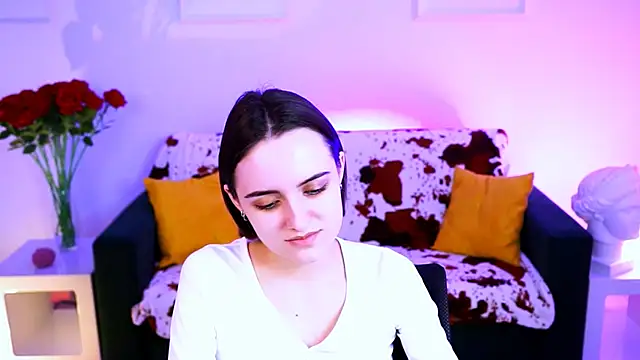 KateWillows online show from March 24, 8:58 am