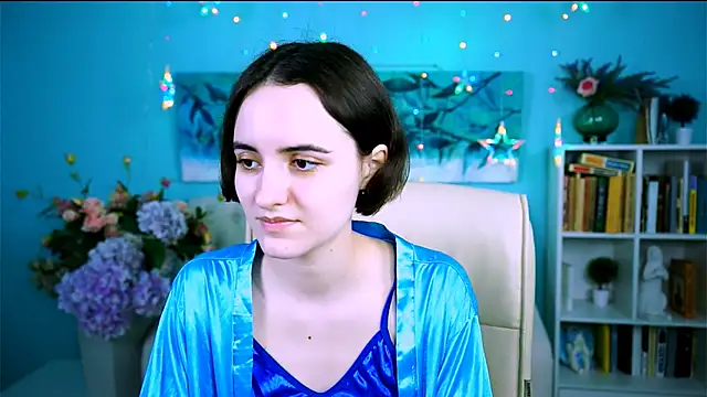 KateWillows online show from March 4, 4:09 am