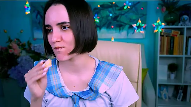 KateWillows online show from April 12, 4:38 am