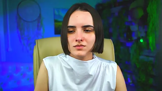 KateWillows online show from April 3, 4:19 am