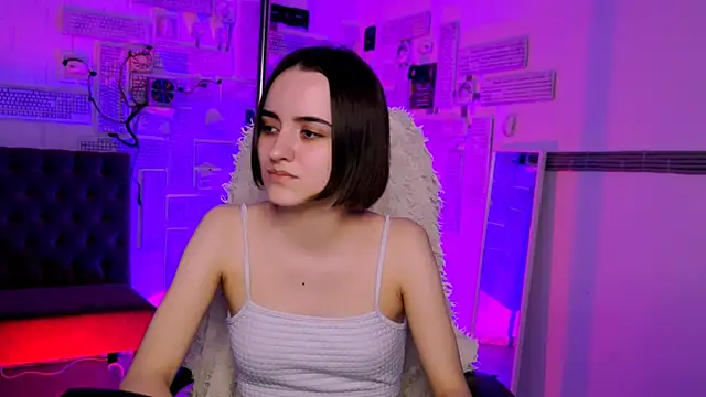 KateWillows online show from April 1, 4:25 am