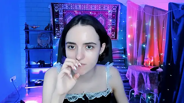 KateWillows online show from March 13, 7:02 am