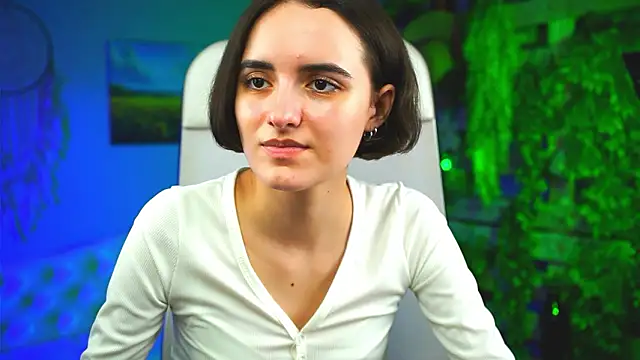 KateWillows online show from March 10, 8:29 am