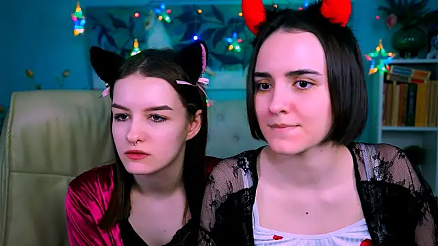 KateWillows online show from April 11, 4:31 am