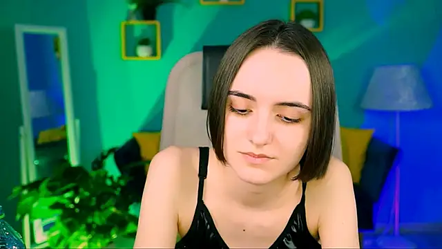 KateWillows online show from April 6, 4:30 am