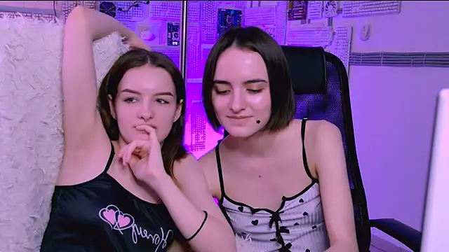 KateWillows online show from April 16, 6:47 am