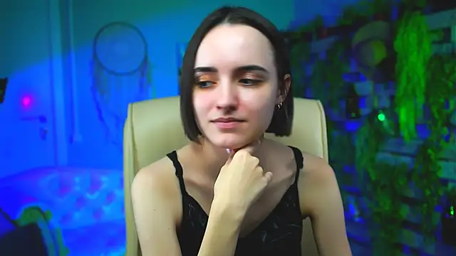 KateWillows online show from March 29, 8:16 am