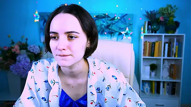 KateWillows online show from February 12, 4:12 am