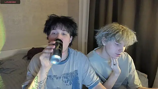 miya meow miku online show from December 20, 6:00 pm