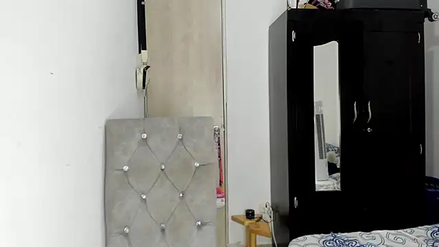 Snapshot of Darktemp_ chatting on May 3, 12:05 am Darktemp online show from May 3, 12:05 am